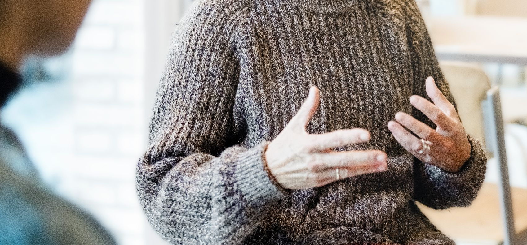 Gestikulierende Hände