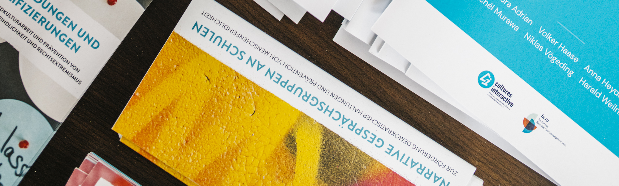 Flyer und Broschüren von Cultures Interactive