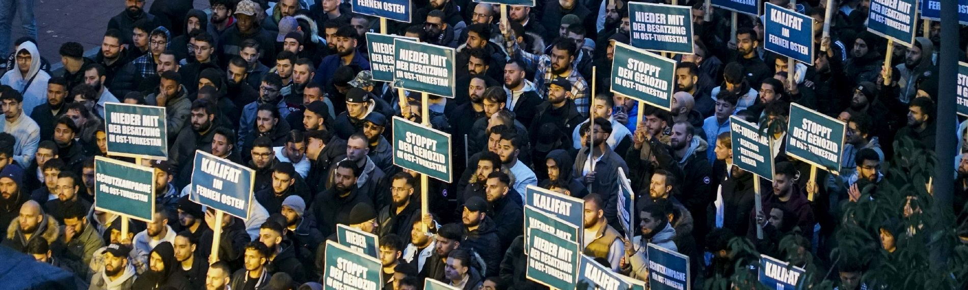 Islamisten fordern ein Kalifat auf einer Demonstration in Hamburg